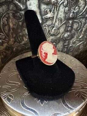Peach/gold lucite cameo ring - 14 karat gold electroplated - New old stock